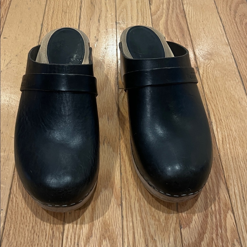 Hasbeen wooden leather swedish clogs black